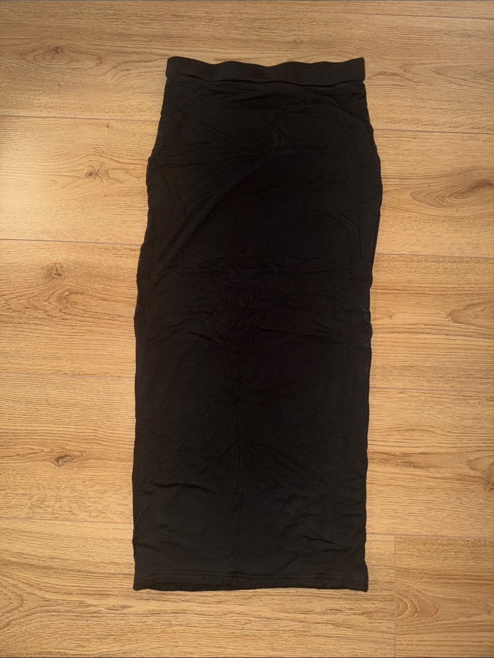 UNIQLO Black Pencil Midi Skirt - Slim Knit Silhouette